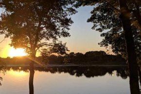 Sunsets on Palisades. QUIET location on Fox River